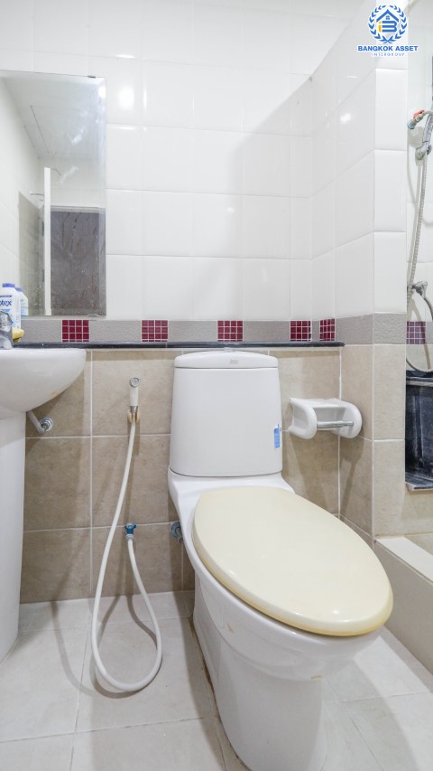 บ้านเดี่ยวมือสอง ม.ศุภาลัยวิลล์ วงแหวน-รัตนาธิเบศร์ เนื้อที่ 57 ตร.ว. มาพร้อมฟังก์ชัน 3 ห้องนอน 3 ห้องน้ำ บ้านพร้อมเข้าอยู่ บนทำเลที่ดี เชื่อมต่อถนนหลายเส้นทาง เดินทางสะดวก ใกล้รถไฟฟ้า "สถานีคลองบางไผ่" และทางด่วน "กาญจนาภิเษก"